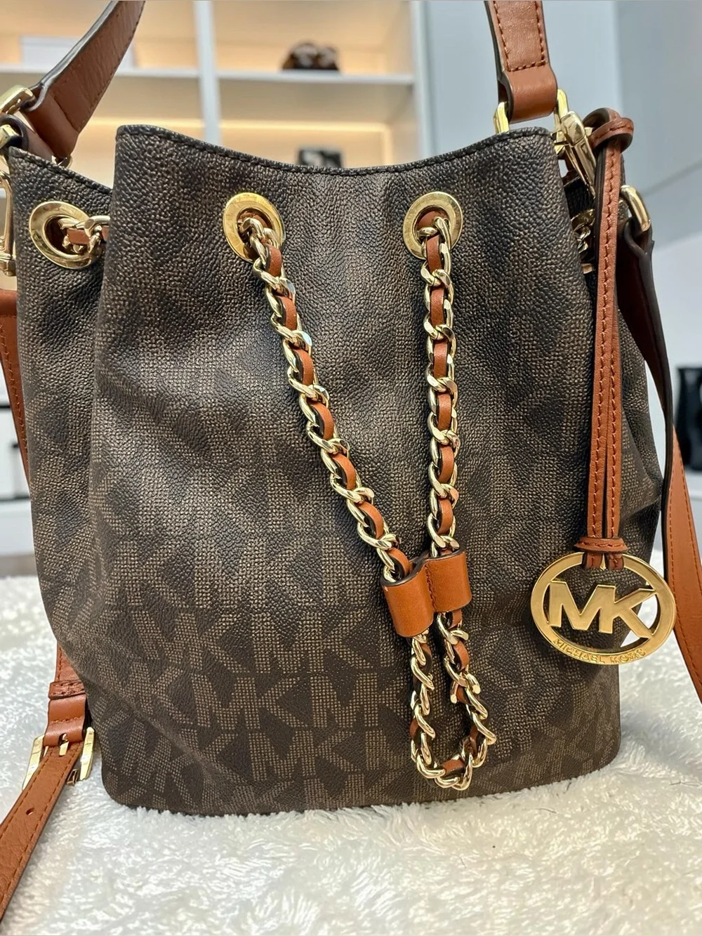 ✨ LIKE NEW ✨ Michael Kors Frankie Large Drawstring Bucket Bag - Brown Monogram